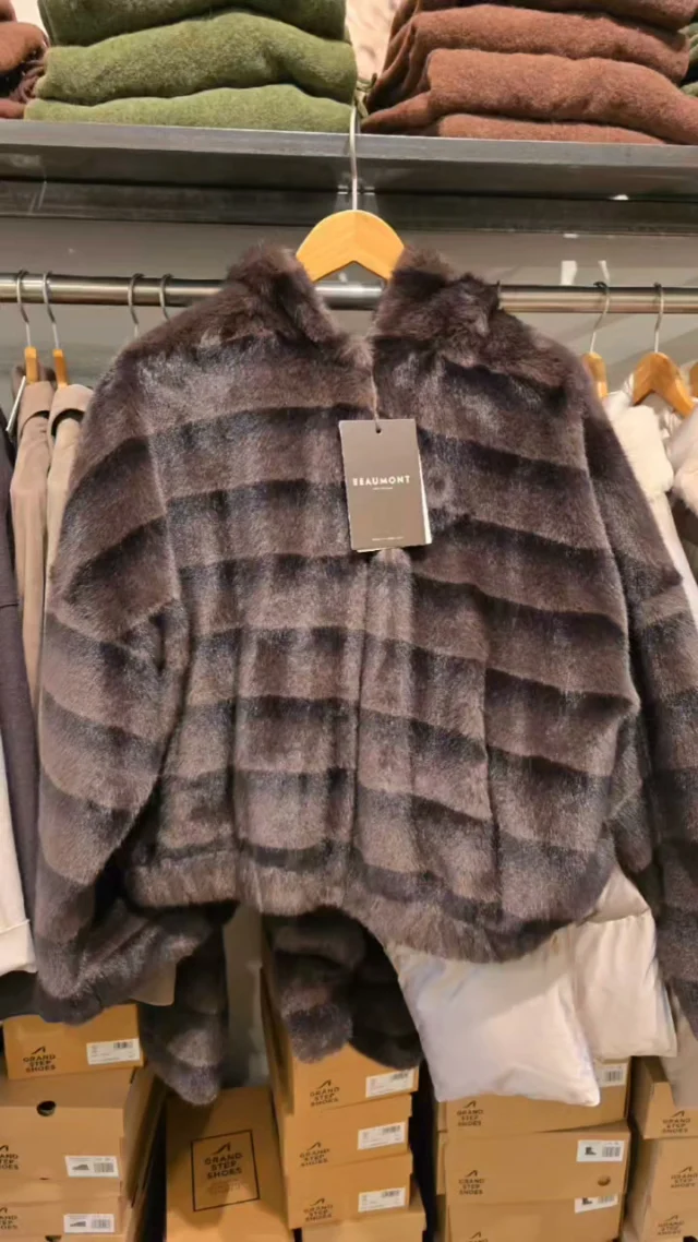 🧥 Warm eingepackt und trotzdem elegant – mit unseren neuen Mänteln und Jacken.  #MewesMode #mewesbraunschweig #Mewes #model #mode #braunschweig
